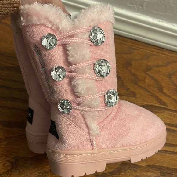 NWT Toddler Girls Bebe Pink Furry Boots - Picture 6 of 6
